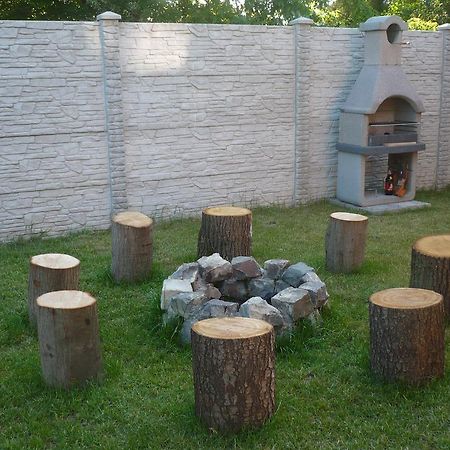 Eszter Apartmanhaz Hajdúszoboszló 外观 照片