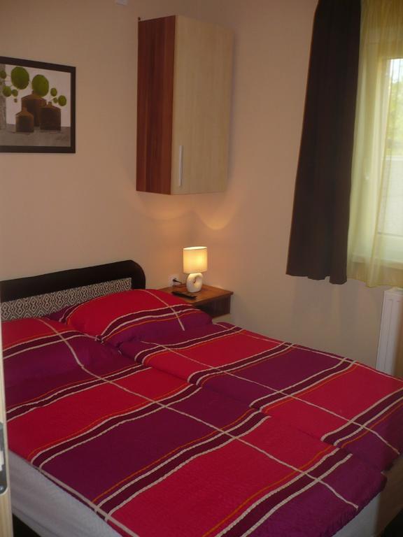 Eszter Apartmanhaz Hajdúszoboszló 外观 照片